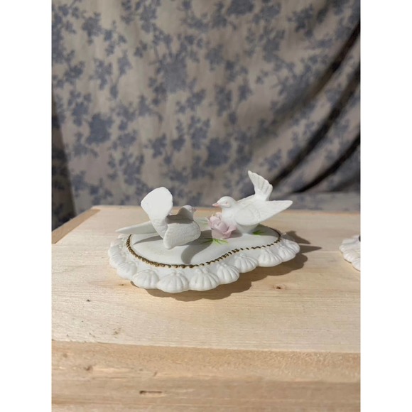 Vintage 1987 Lefton Heart Shaped Pair of Trinket Box with Doves - Picture 7 of 15